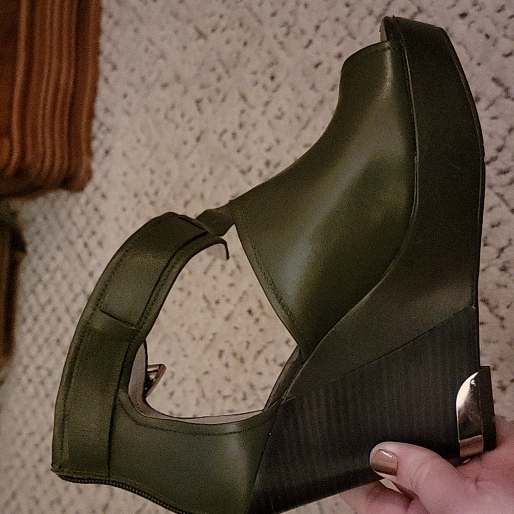 Vince Camuto Ankle Strap Wedge | Sz 9.5